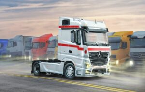 1:24 Italeri: Mercedes-Benz MP4 Big Space (3948)