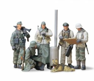 Tamiya: 1:35 – Fig. Set G. Sol.Field Brief.(5) (300035212)