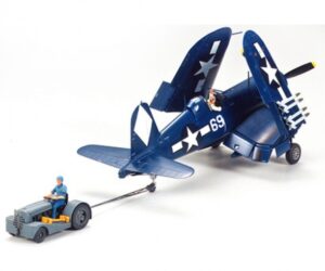 Tamiya: 1:48 – US Vought F4U-1D Cors.w/ ‘Moto-Tug’ (300061085)