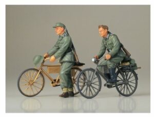 Tamiya: 1:35 – Diorama Set Soilder w/ Bicycle (2) (300035240)