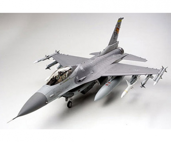 Tamiya: 1:32 Lockheed Martin F-16CJ Fighting Falcon (300060315)